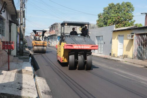 Asfalta Manaus segue ritmo acelerado no Conj. Campos Elíseos