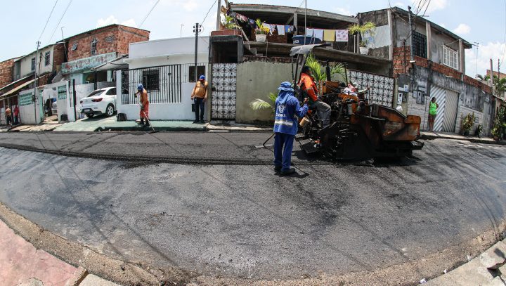 Ruas do bairro Lírio do Vale são contempladas pela Prefeitura de Manaus com o programa ‘Asfalta Manaus’
