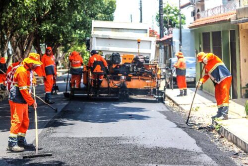 Prefeitura de Manaus realiza serviços de recapeamento asfáltico no bairro Dom Pedro