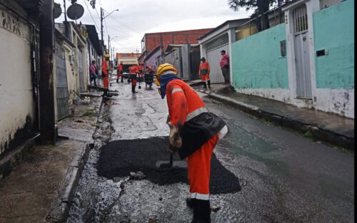 Prefeitura de Manaus conclui obras de asfaltamento em ruas abandonadas por 40 anos no conjunto Ajuricaba