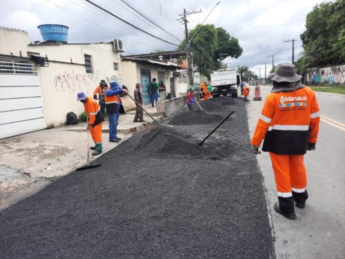 Em uma semana, Prefeitura de Manaus recupera 90 ruas com trabalhos de recuperação asfáltica