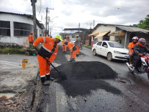 Prefeitura de Manaus atua em recuperação de vias no bairro Cidade Nova