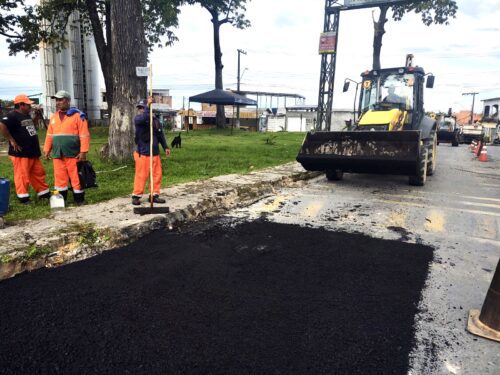 Prefeitura de Manaus recupera asfalto na principal via do bairro Colônia Antônio Aleixo