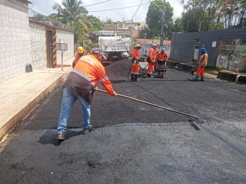 Prefeitura de Manaus intensifica obra de recuperação asfáltica de avenida do União da Vitória