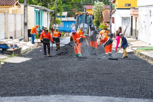 Prefeitura de Manaus recupera asfalto de via secundária no bairro Cidade Nova