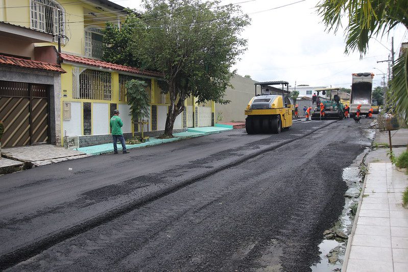 ‘Asfalta Manaus’ da prefeitura entrega ruas recapeadas no Planalto
