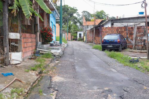 Prefeito anuncia a chegada do programa ‘Asfalta Manaus’ na comunidade Peniel