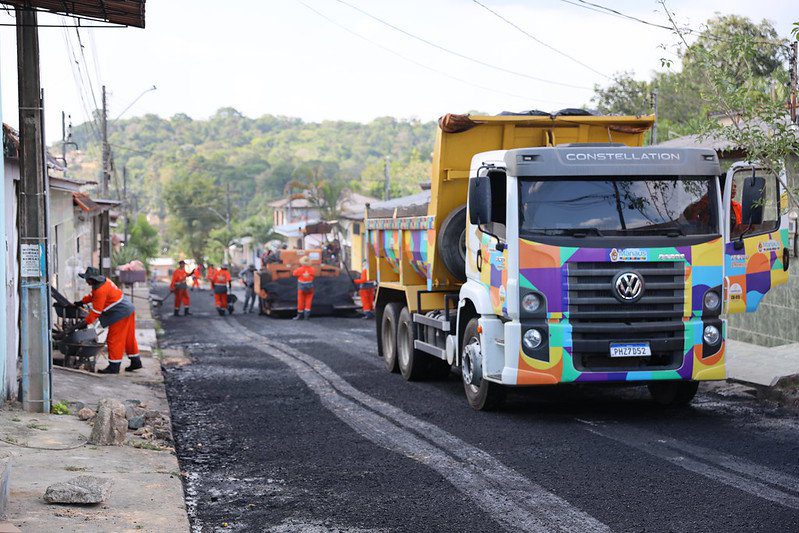 Prefeitura de Manaus leva infraestrutura a via que estava abandonada há mais de 10 anos