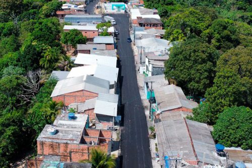 Asfalta Manaus da prefeitura recapeia novo trecho no bairro Mauazinho