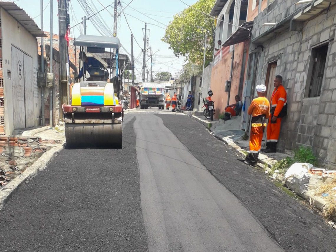 Prefeitura finaliza recapeamento de rua que estava há mais de 15 anos sem infraestrutura no Mauazinho