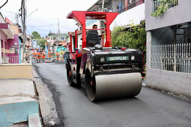 Seminf leva asfalto novo para a rua Oriente, no bairro Alvorada 2