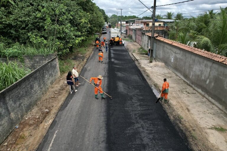 No Tarumã, ‘estradinha de barro’ recebe pavimentação da prefeitura após 25 anos em solo natural