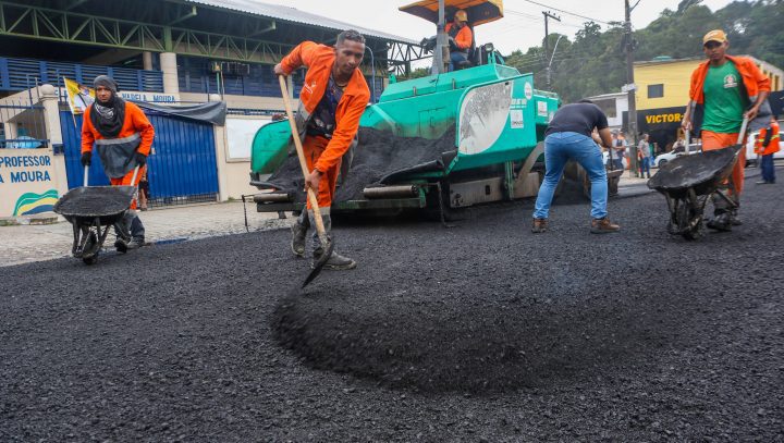 Prefeitura de Manaus avança com o programa de recapeamento asfáltico recuperando 95 ruas no bairro Nova Cidade