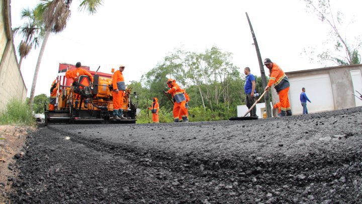 Prefeitura de Manaus realiza serviços de infraestrutura na comunidade São Pedro