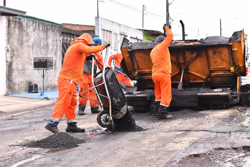 Prefeitura fiscaliza avanço do ‘Asfalta Manaus 2’ na zona Norte