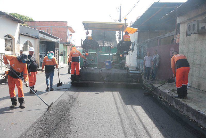 Programa ‘Asfalta Manaus’ segue em ritmo acelerado no conjunto Campos Elíseos