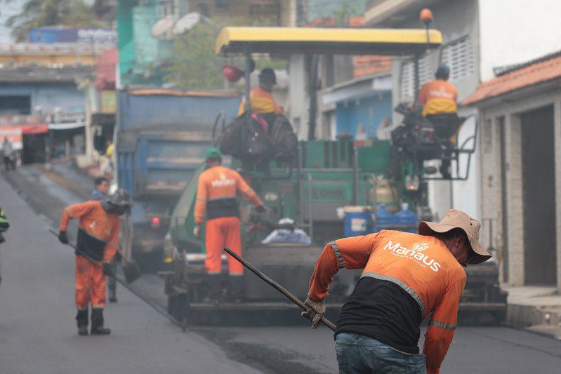 Bairros da zona Leste ganham novo asfalto da Prefeitura de Manaus