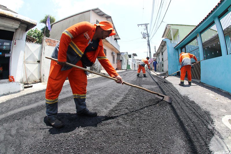 Prefeitura avança por meio do programa ‘Asfalta Manaus’ com os serviços de infraestrutura no bairro Raiz