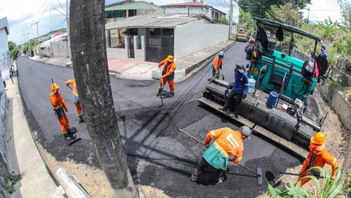 Prefeitura beneficia novas ruas do bairro Parque 10 de Novembro