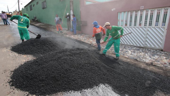 Prefeitura de Manaus contempla novas ruas do bairro Planalto com os serviços de pavimentação asfáltica