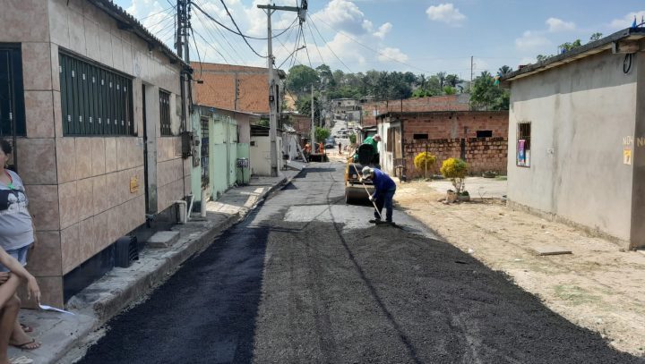 Prefeitura de Manaus intensifica obras de recuperação asfáltica na zona Norte