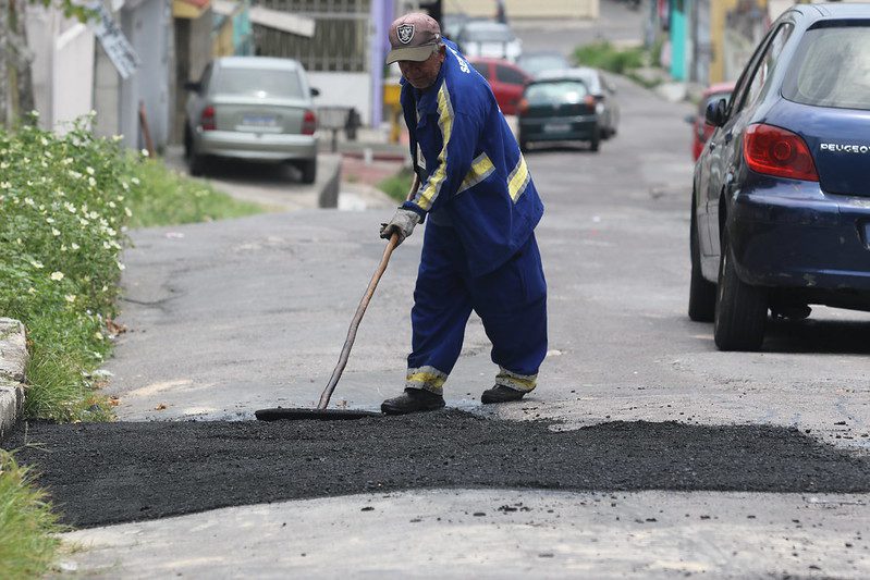 Prefeitura de Manaus intensifica serviços de infraestrutura no bairro São Francisco