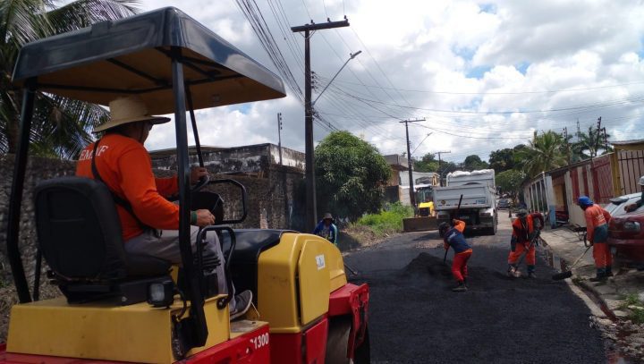 Prefeitura de Manaus intensifica serviços de recuperação asfáltica na comunidade Fazendinha