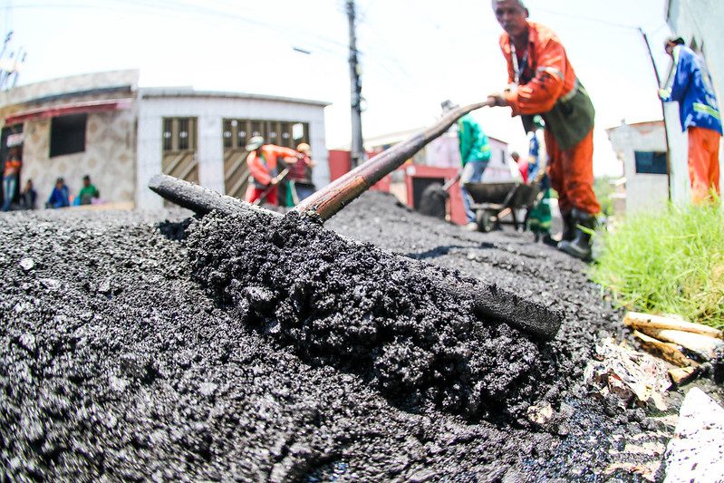 Prefeitura de Manaus realiza asfaltamento no bairro Mauazinho, zona Sul