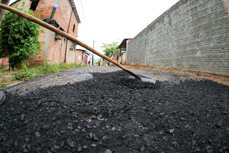 Prefeitura de Manaus realiza obras de recuperação asfáltica no bairro Colônia Antônio Aleixo