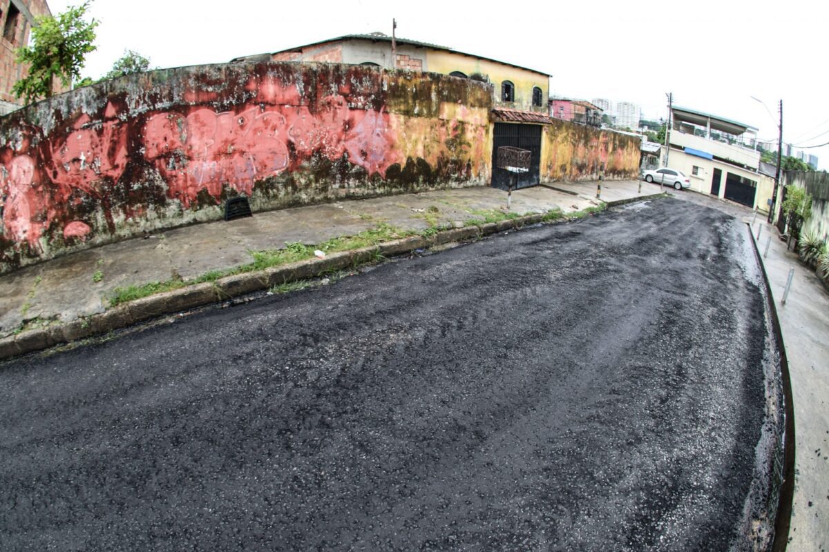 Prefeitura de Manaus trabalha na manutenção de vias dos bairros Petrópolis e Japiim