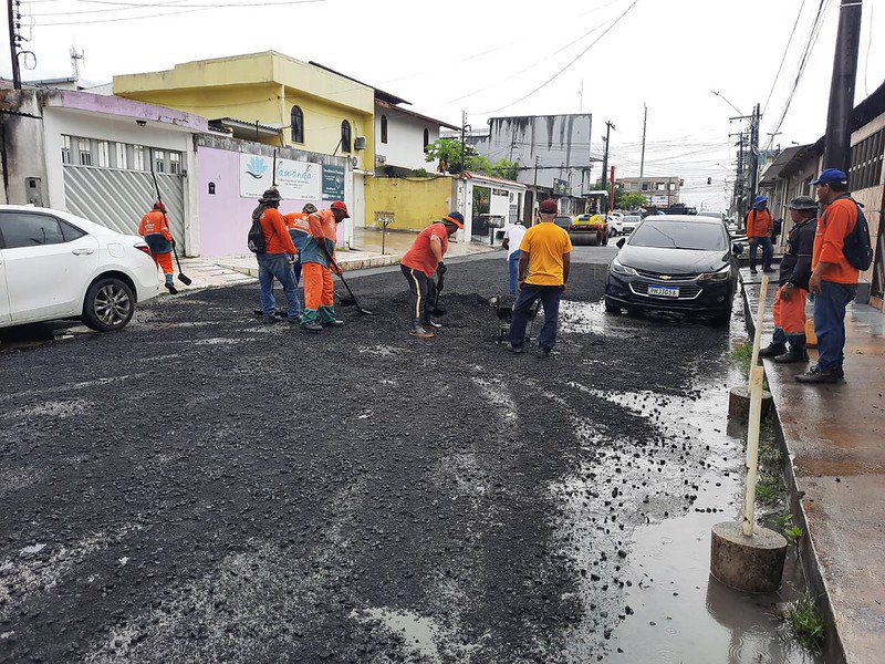 Prefeitura de Manaus trabalha na recuperação asfáltica em ruas da zona Norte