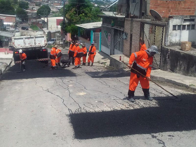 Prefeitura intensifica serviços de recomposição asfáltica no bairro Cidade Nova