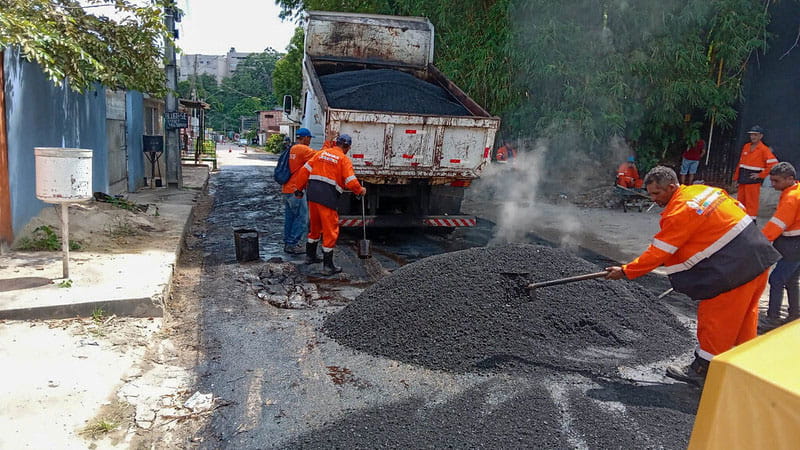 Prefeitura realiza obras de manutenção com recuperação asfáltica na comunidade Vale do Sinai