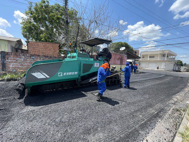 Prefeitura realiza serviços de recuperação asfáltica em novas ruas do bairro Nova Cidade