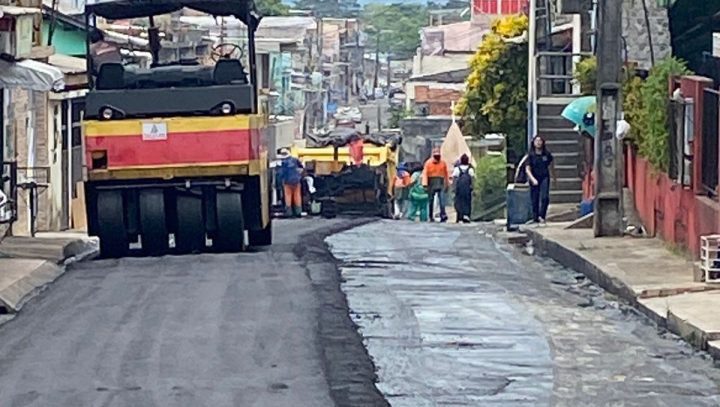 Prefeitura recupera 69 ruas no bairro Compensa com o programa ‘Asfalta Manaus’