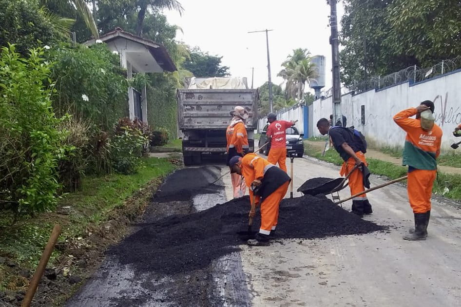 Prefeitura intensifica ‘Asfalta Manaus’ e inicia recuperação de 700 metros de via no bairro Santa Etelvina