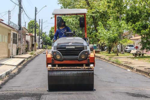 Serviços de recapeamento asfáltico no bairro Dom Pedro