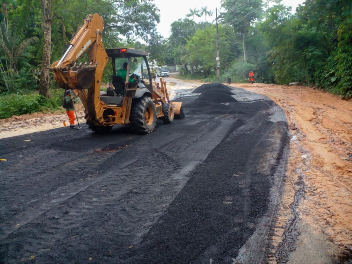 Prefeitura de Manaus amplia drenagem e alarga rua no conjunto Petros