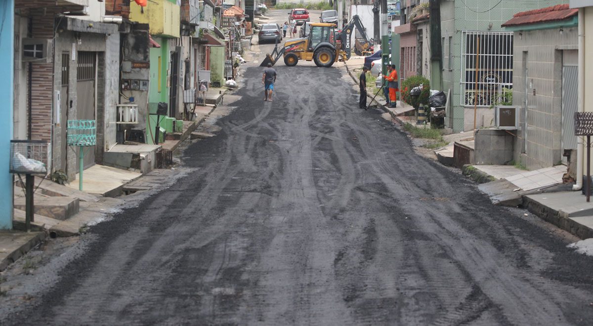 Prefeitura de Manaus intensifica recapeamento asfáltico no bairro Lírio do Vale