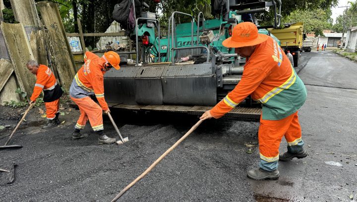 Prefeitura intensifica com o programa ‘Asfalta Manaus’ o recapeamento de vias no bairro Planalto