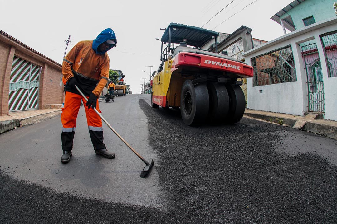 Programa ‘Asfalta Manaus’ intensifica recapeamento no bairro Dom Pedro