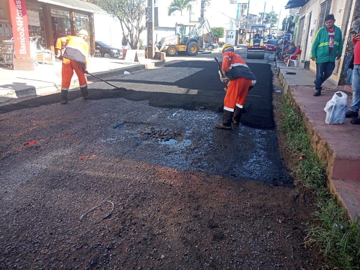 Prefeitura de Manaus intensifica trabalhos de manutenção e recupera asfalto em três ruas do Alvorada