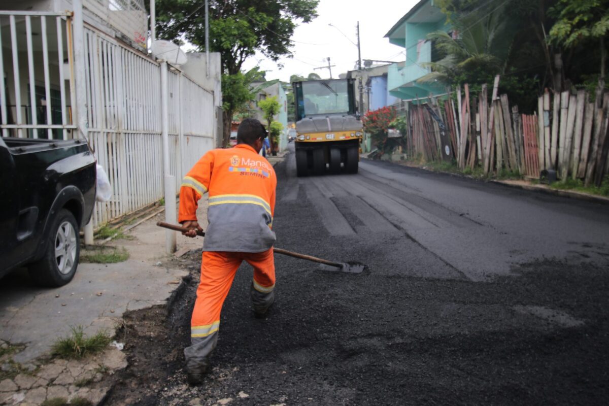 Programa ‘Asfalta Manaus’ da prefeitura chega ao bairro São Francisco e recupera trecho de 600 metros