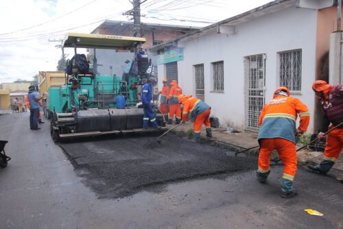 recapeamento asfáltico no bairro Lírio do Vale