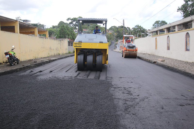 ‘Asfalta Manaus’ da prefeitura atua em novo trecho do bairro Planalto