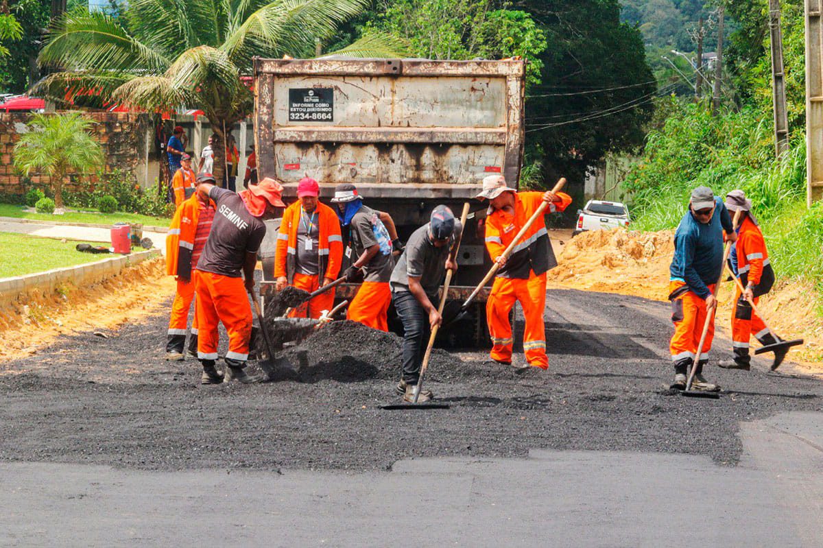 Prefeitura de Manaus avança com obras de pavimentação e ramal do Baiano recebe 270 toneladas de asfalto