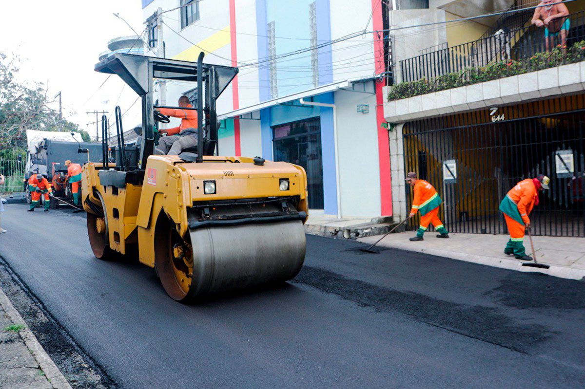 avança com trabalhos de recapeamento no bairro Vila da Prata