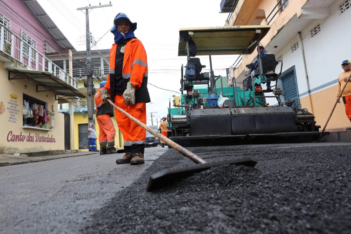 Nova frente de obras do programa ‘Asfalta Manaus’ revitaliza ruas no bairro Cidade de Deus