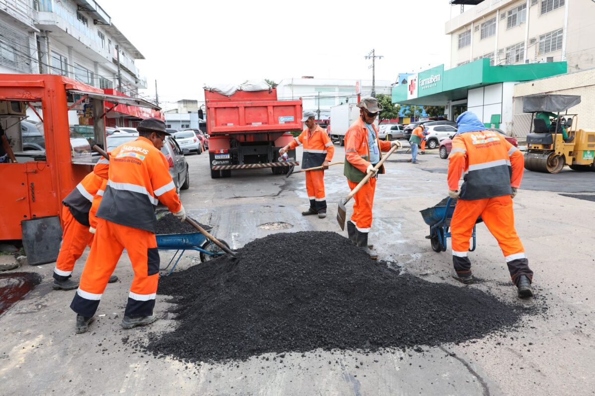 Prefeitura de Manaus intensifica serviços de recuperação asfáltica no Centro