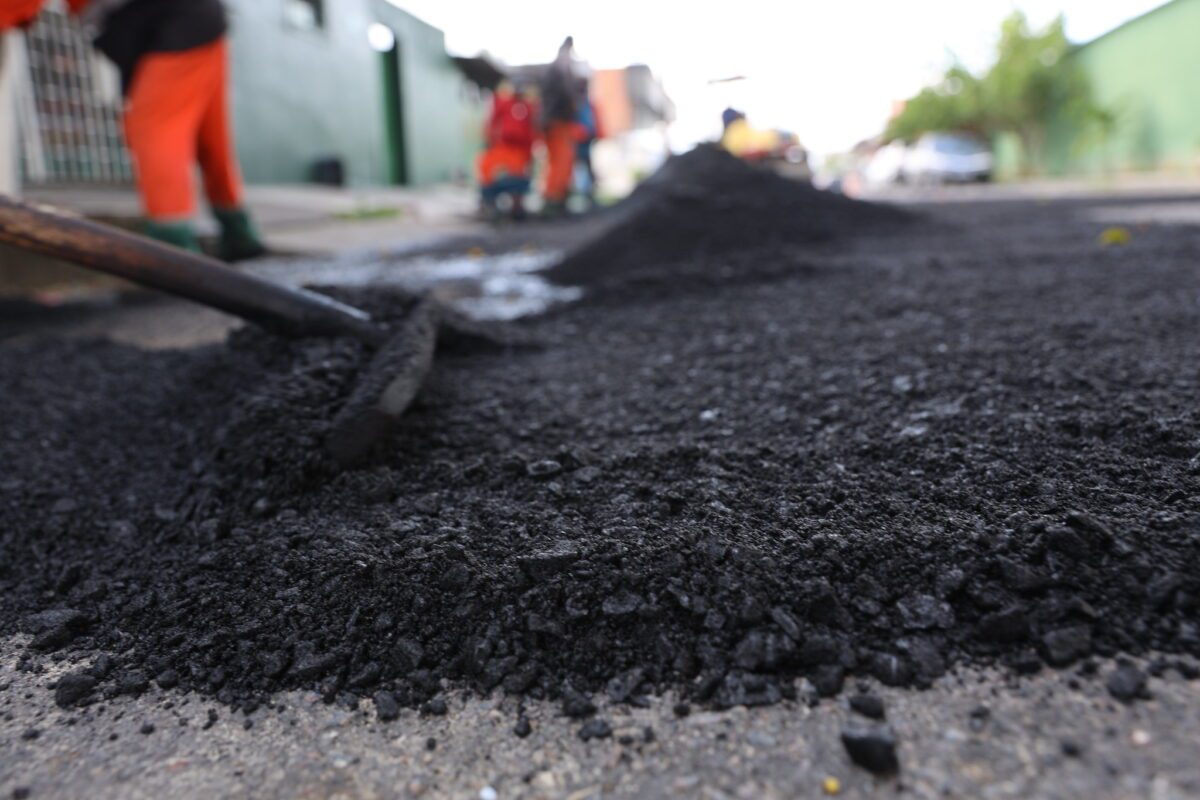 Prefeitura de Manaus intensifica serviços de recuperação asfáltica no bairro Cidade Nova